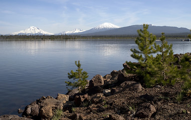 Image showing Cascade Mountain Range Rises Above Alpine Lake Oregon State