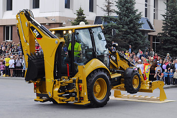 Image showing City Day of Tyumen, on July 26, 2014, show of dancing excavators