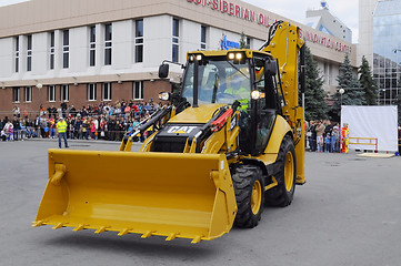 Image showing City Day of Tyumen, on July 26, 2014, show of dancing excavators