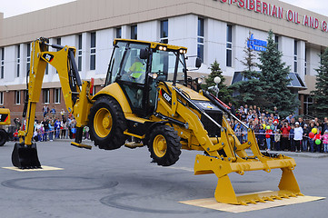 Image showing City Day of Tyumen, on July 26, 2014, show of dancing excavators