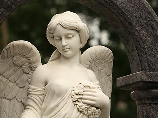 Image showing angel with wreath