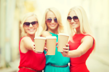 Image showing blonds holding takeaway coffee cups in the city