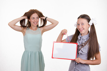 Image showing Trainee with a sign mocks pupil