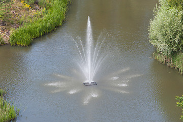 Image showing Large pond with fountain