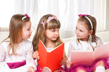 Image showing Girls reading book