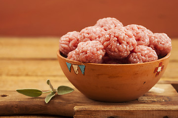 Image showing Raw meatballs