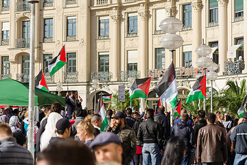 Image showing Palestinian activists hold a rally in the center of a major Euro