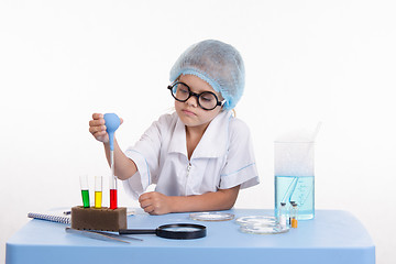 Image showing Trainee in chemistry class