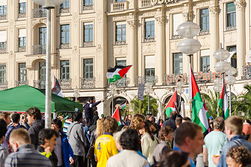 Image showing Palestinian flags over the German city