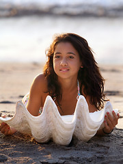 Image showing Girl with seashell