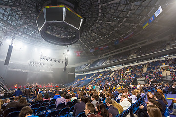 Image showing Spectators wait for the start of the concert russian rock band 