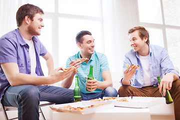 Image showing five smiling teenagers eating pizza at home