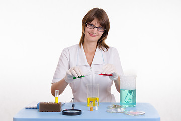 Image showing Pharmacist mixes the two liquids