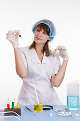 Image showing pharmacist selects the powder