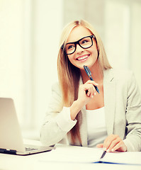 Image showing businesswoman with documents