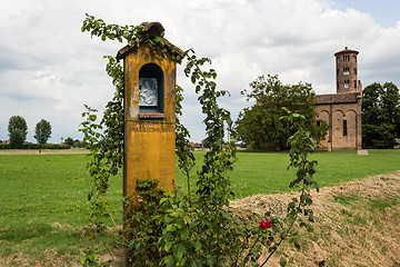 Image showing Votive aedicula devoted to the Blessed Virgin Mary 