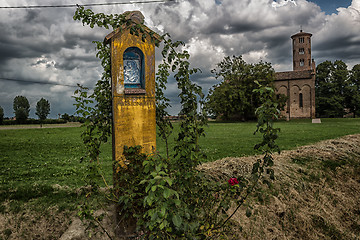 Image showing Votive aedicula devoted to the Blessed Virgin Mary 