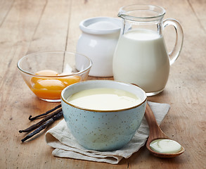 Image showing homemade vanilla sauce