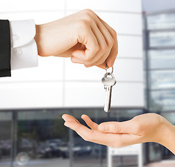 Image showing man and woman with house keys