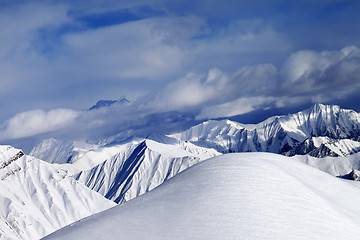 Image showing Off-piste snowy slope and cloudy mountains