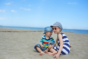 Image showing Two small kids sitting on the beach