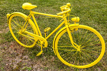 Image showing Old Yellow Bicycle in a Field