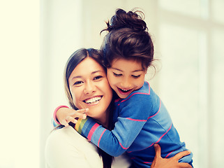 Image showing hugging mother and daughter