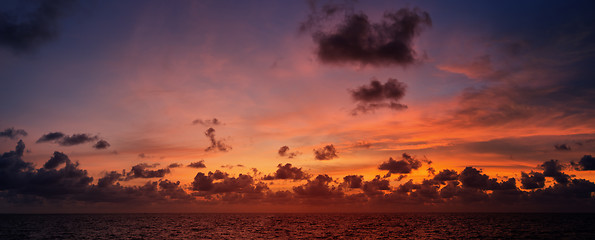 Image showing Picturesque beautiful view of sky at sunset over tropical ocean