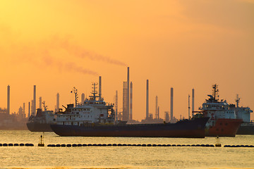 Image showing Tanker ships in front of refinery.