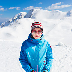 Image showing Active woman skiing.