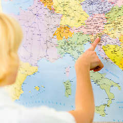 Image showing Lady pointing Slovenia on the map of Europe.