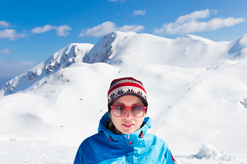 Image showing Active woman skiing.