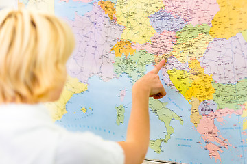 Image showing Lady pointing Slovenia on the map of Europe.