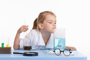 Image showing Trainee smelling liquid in chemistry class