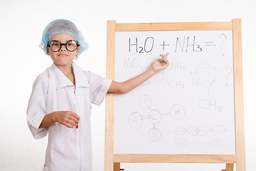 Image showing Trainee in chemistry class shows at the formulas on a blackboard