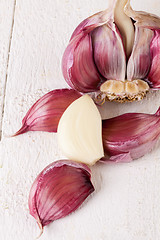 Image showing Fresh garlic bulb with loose cloves