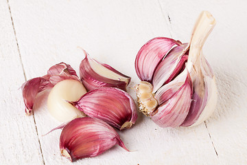 Image showing Fresh garlic bulb with loose cloves