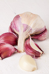 Image showing Fresh garlic bulb with loose cloves