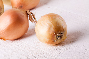 Image showing Small fresh brown onions