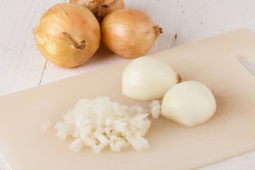 Image showing Whole, peeled and diced brown onion