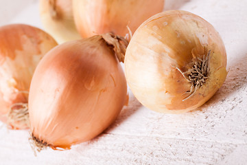 Image showing Small fresh brown onions