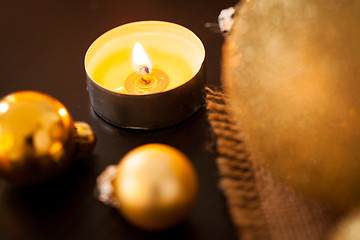 Image showing Warm gold and red Christmas candlelight background