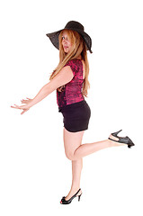 Image showing Woman in shorts and hat.