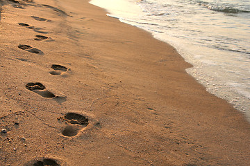 Image showing footprints on the beach