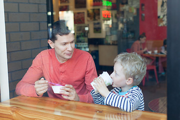 Image showing family in cafe