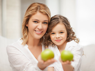 Image showing mother and daughter