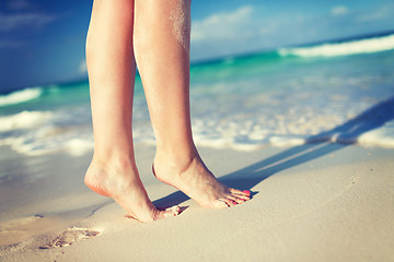 Image showing closeup of woman legs on sea shore