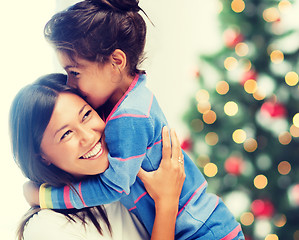 Image showing hugging mother and daughter