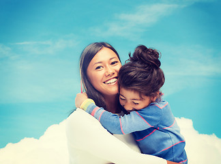 Image showing hugging mother and daughter