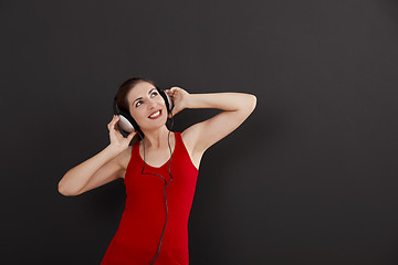 Image showing Woman listen music